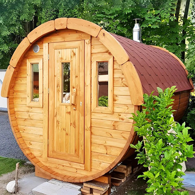 Buitensauna met cederhout, houtkachel, stoomsauna voor 6 personen.