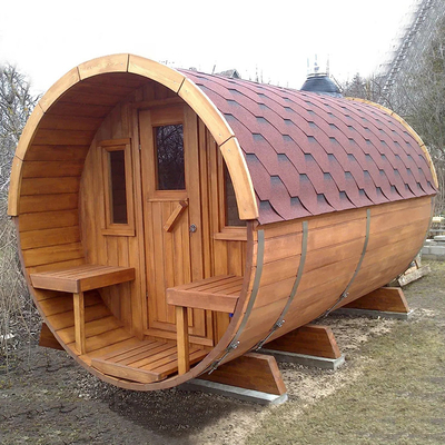 Buitensauna met cederhout, houtkachel, stoomsauna voor 6 personen.