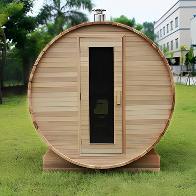 Sauna met vat van rood cederhout natte stoom traditionele houten sauna
