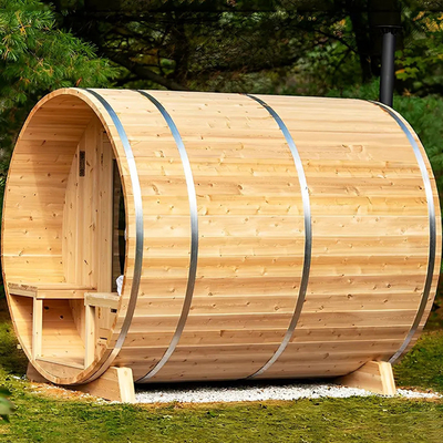 Sauna met vat van rood cederhout natte stoom traditionele houten sauna