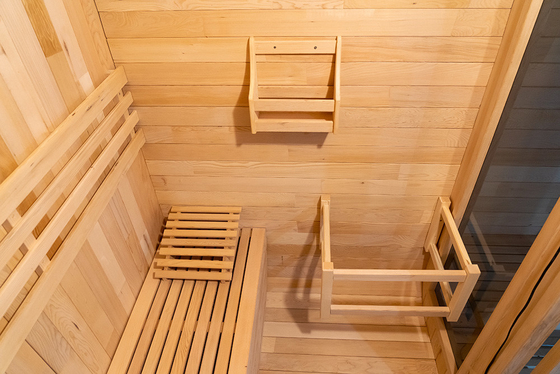 Rood Cedar stoomsuna met LED-licht en ozongenerator Modern ontwerp Temperatuurbereik 15~90°C